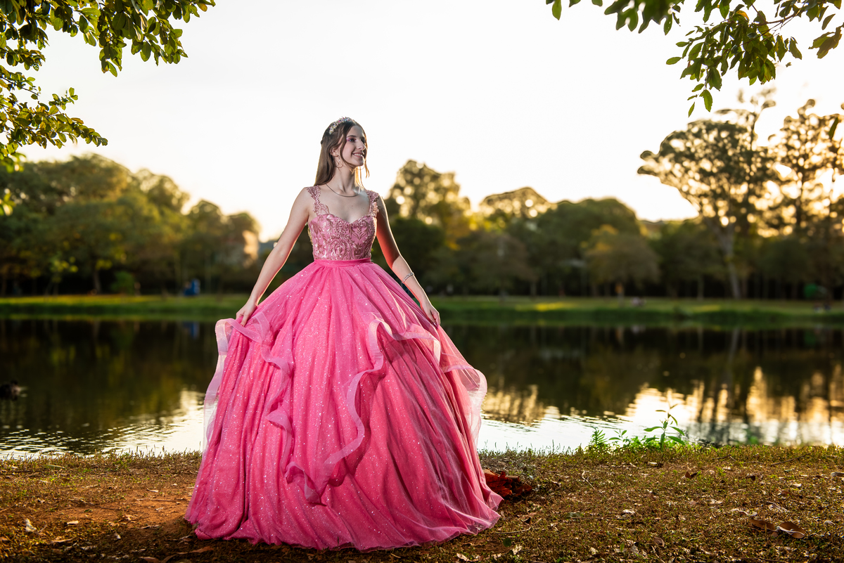 Ensaio de Debutante
Parque Ibirapuera
Debutante 15 anos
Fotografia de Debutante
Ensaio Fotográfico
Debutante SP
Debutante São Paulo
Fotos de Debutante
Book de Debutante
Debutante no Parque
Ensaio ao Ar Livre
Natureza
Beleza
Juventude
Celebração
Momentos E