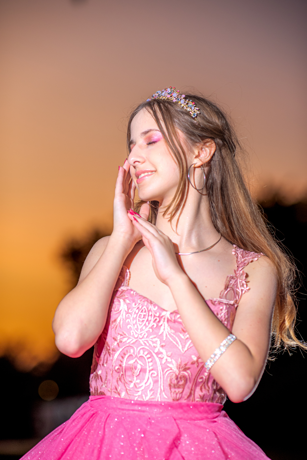 Ensaio de Debutante
Parque Ibirapuera
Debutante 15 anos
Fotografia de Debutante
Ensaio Fotográfico
Debutante SP
Debutante São Paulo
Fotos de Debutante
Book de Debutante
Debutante no Parque
Ensaio ao Ar Livre
Natureza
Beleza
Juventude
Celebração
Momentos E