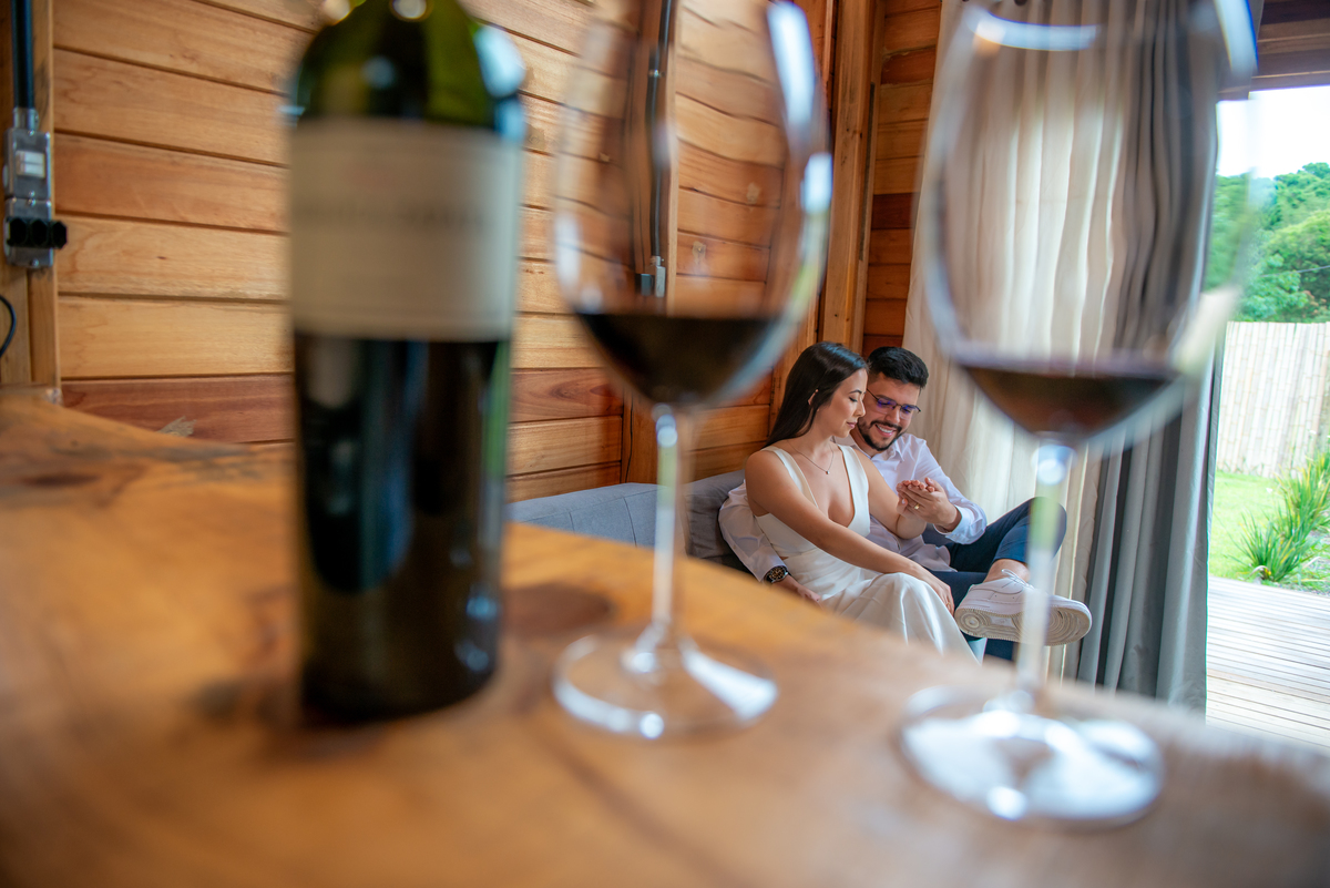 Fotos de Ensaio Pré-Casamento em Locação Externa: Em meio à natureza, o amor de Giovanna e Gustavo foi eternizado com toda sua essência. Fotos cheias de vida e romantismo.