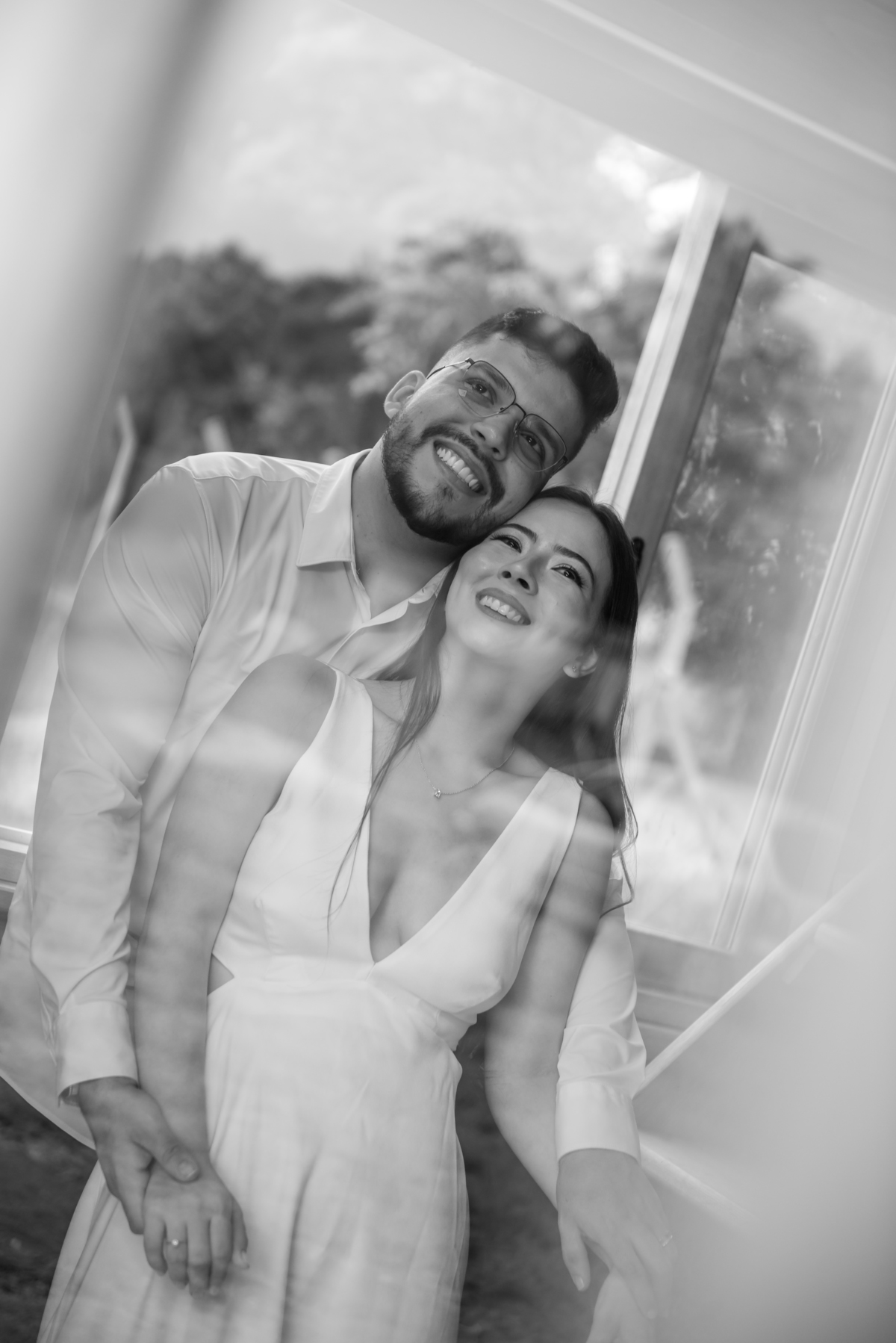 Ensaio de Casal Inesquecível: Momentos que ficarão para sempre. Giovanna e Gustavo em um ensaio pré-casamento com cada detalhe pensado para eternizar o amor.