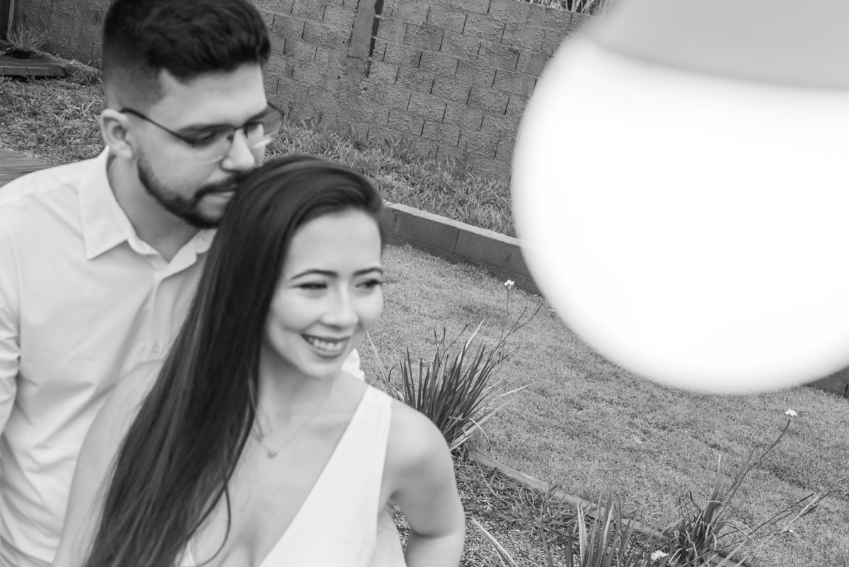 Fotografia de Casal para Lembranças Eternas: Um ensaio pré-casamento que celebra o amor em cada detalhe. Giovanna e Gustavo em um registro poético e atemporal.