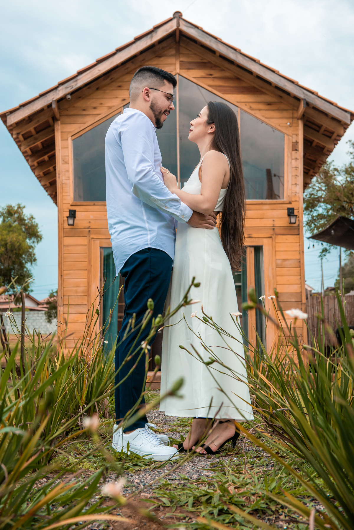 Fotografia de Casal para Lembranças Eternas: Um ensaio pré-casamento que celebra o amor em cada detalhe. Giovanna e Gustavo em um registro poético e atemporal.