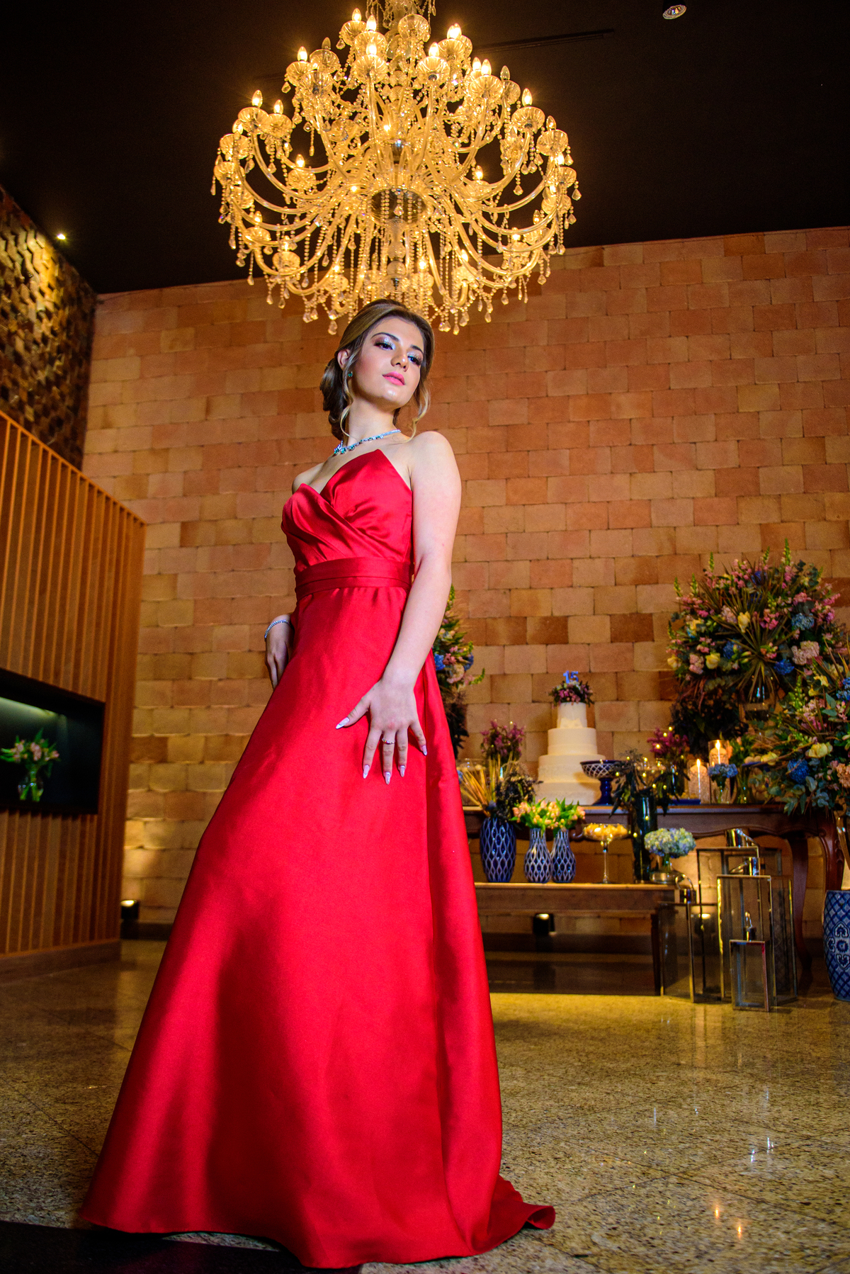 Momentos Incríveis de Aniversário de 15 Anos: As fotos da festa de Julia refletem cada emoção e felicidade desse dia tão especial para uma debutante.