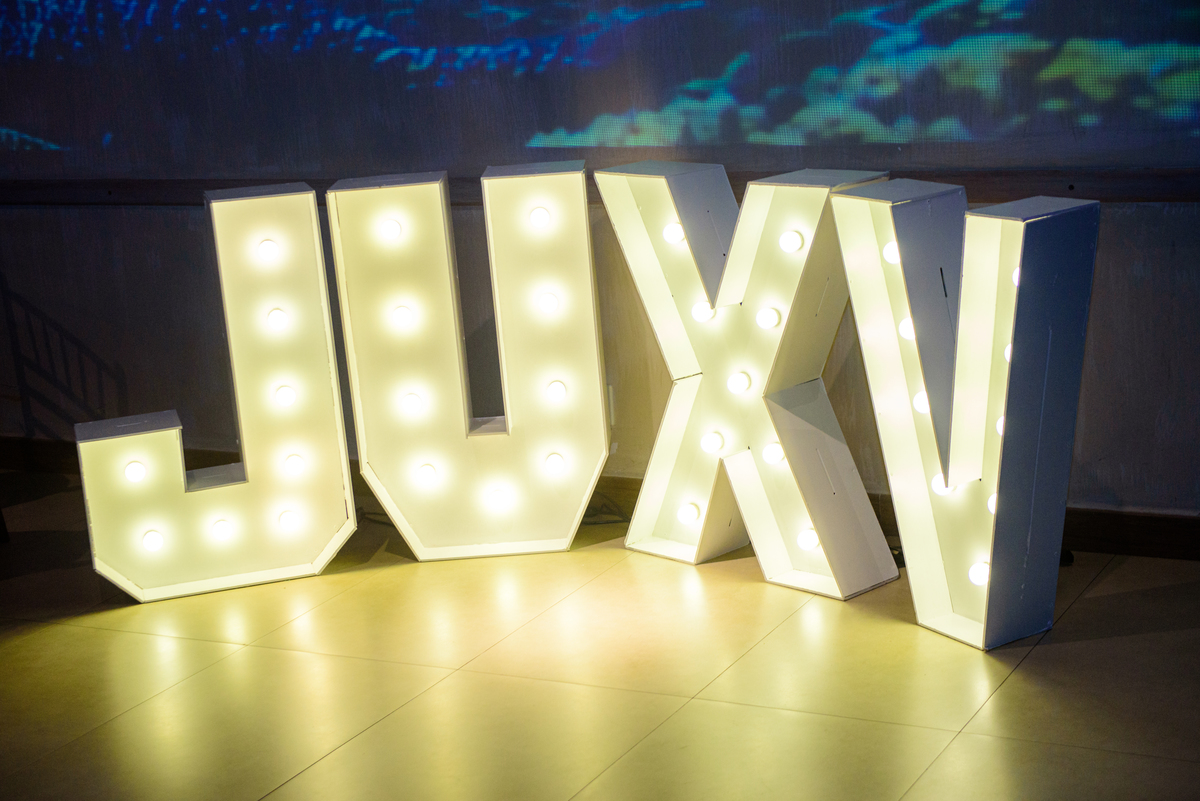 Ensaio Fotográfico para Debutante: Antes da festa, Julia teve um ensaio exclusivo, mostrando sua personalidade e alegria aos 15 anos.


Ensaio Fotográfico para Debutante: Antes da festa, Julia teve um ensaio exclusivo, mostrando sua personalidade e alegri