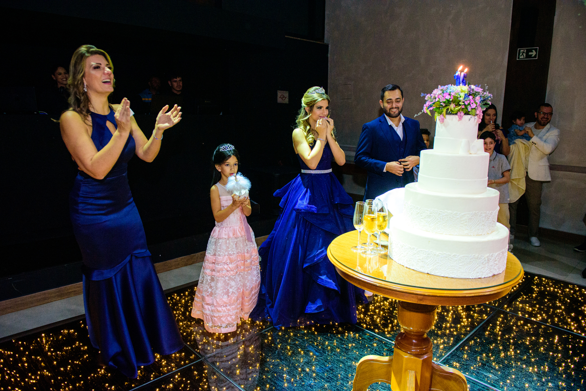 Registro Completo de 15 Anos: A festa de Julia foi inesquecível, com fotos que contam cada capítulo do seu sonho realizado.