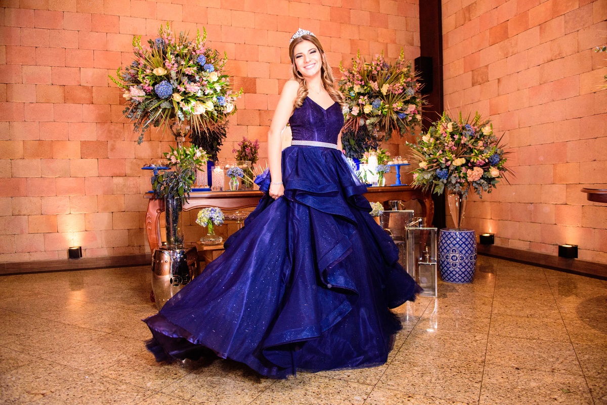 Fotógrafo de Festa de Debutante: Cada momento da celebração de 15 anos de Julia foi capturado para ser eternizado em belas fotos.

