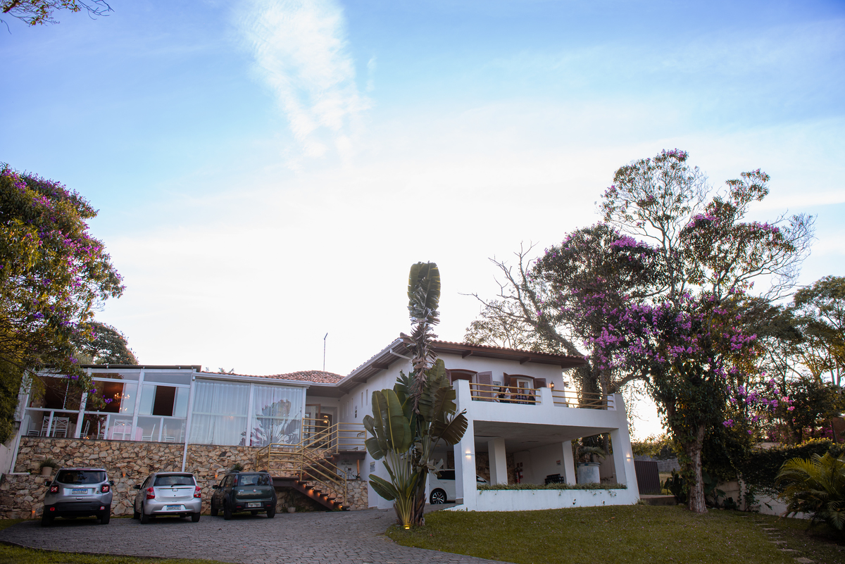 Fotógrafo para Debutante em Cotia: Layla realizou seu sonho de 15 anos com uma festa mágica. Cada detalhe foi capturado para eternizar o momento.