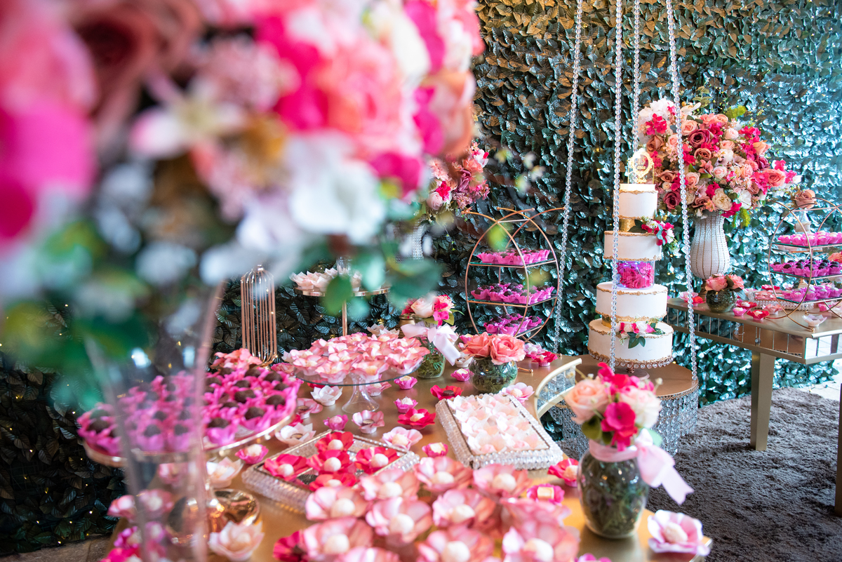 Fotos de Festa de 15 Anos em Cotia: Com um cenário dos sonhos, a festa de Layla foi inesquecível. Um fotógrafo de debutantes fez registros incríveis.