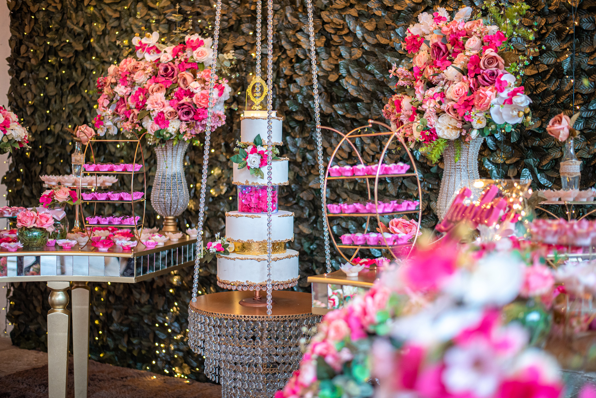 Registro Completo de Aniversário de 15 Anos: Layla viveu uma noite mágica, e cada instante foi eternizado em fotos perfeitas em Cotia.