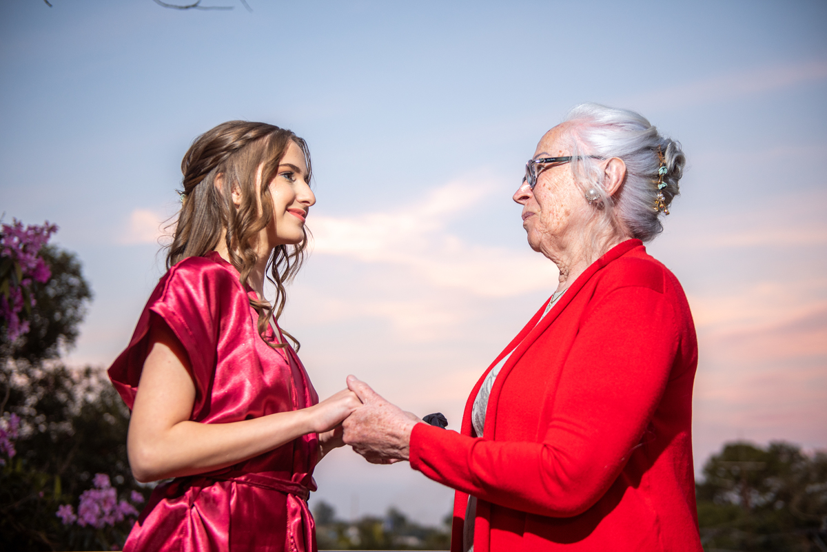 Fotos de Aniversário de Debutante em Cotia: Layla teve um fotógrafo que capturou cada sorriso e emoção.