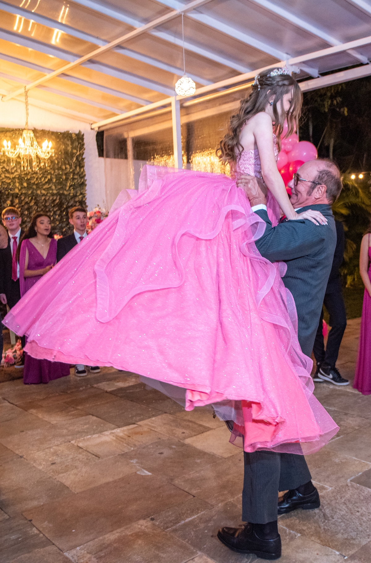 Fotógrafo para Debutante em Cotia: A festa de Layla teve um toque especial com fotos repletas de emoção e beleza.