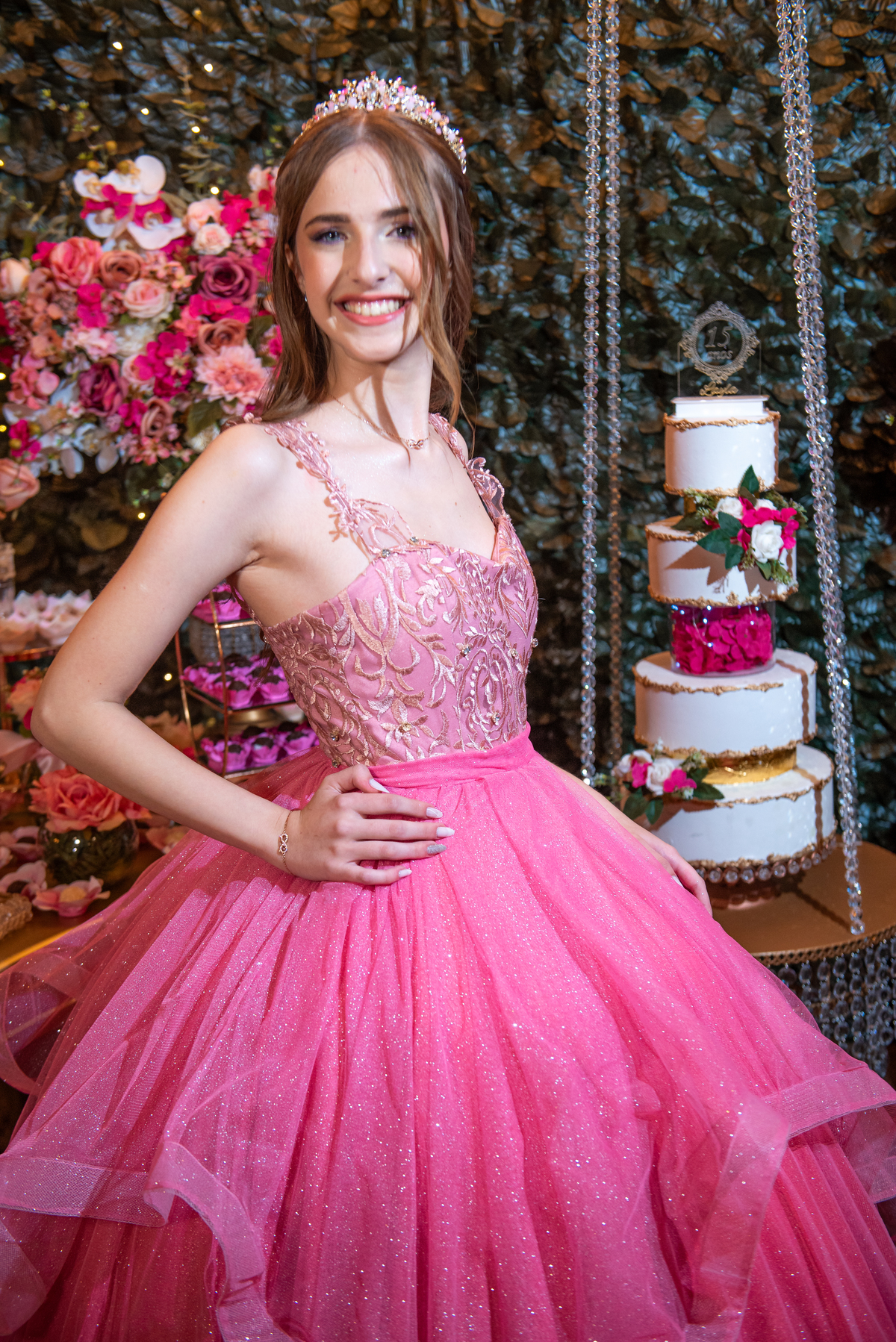 Fotógrafo Especializado em Debutantes Cotia: Layla teve um fotógrafo que eternizou sua festa com fotos incríveis.