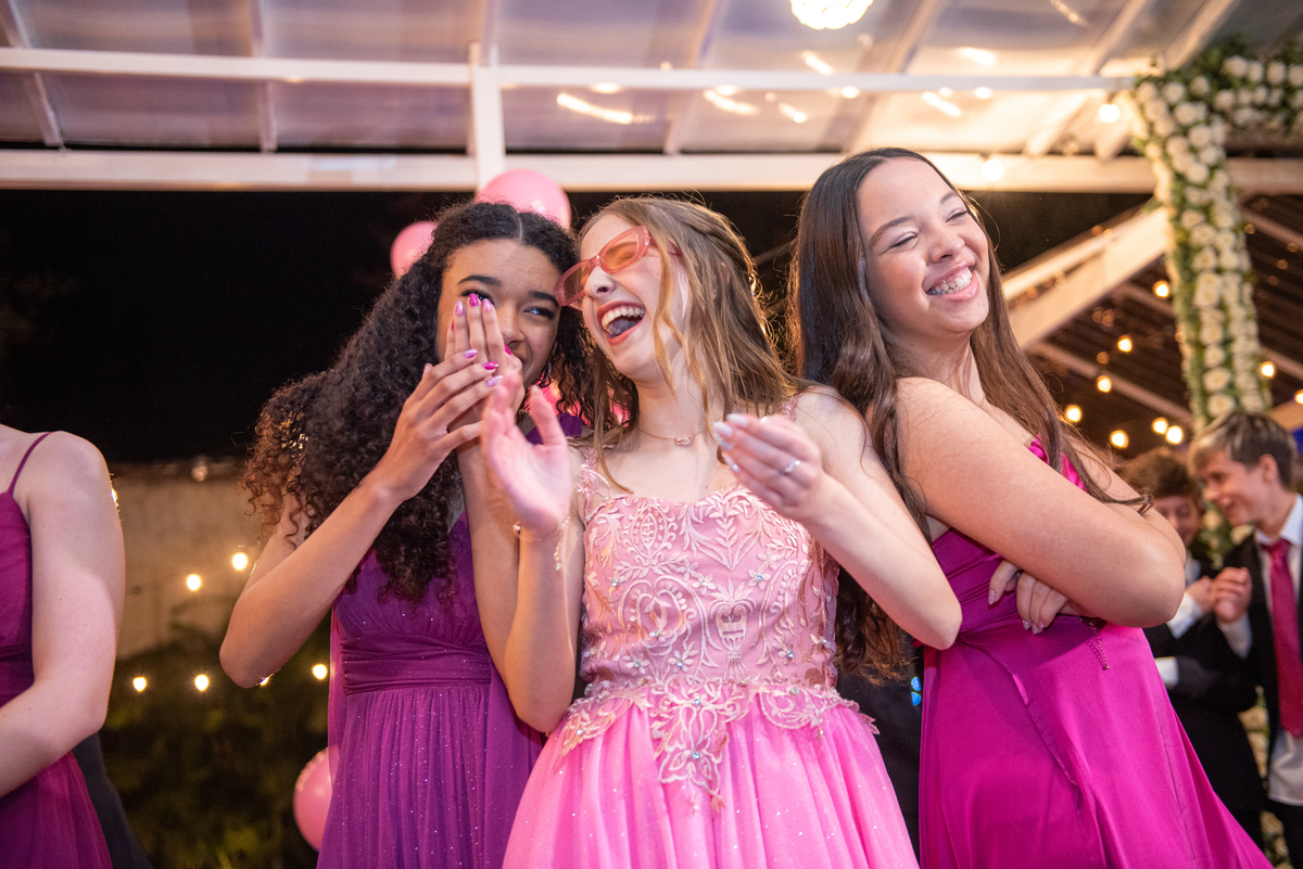 Momentos Únicos de Festa de Debutante: A alegria de Layla foi capturada em fotos inesquecíveis em Cotia.