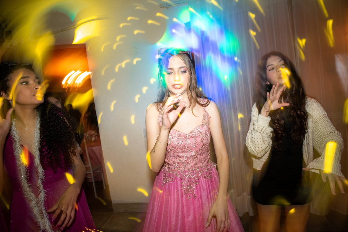 Fotos de Ensaio Pré-Festa de 15 Anos: Layla fez um ensaio especial em Cotia para celebrar sua personalidade única.