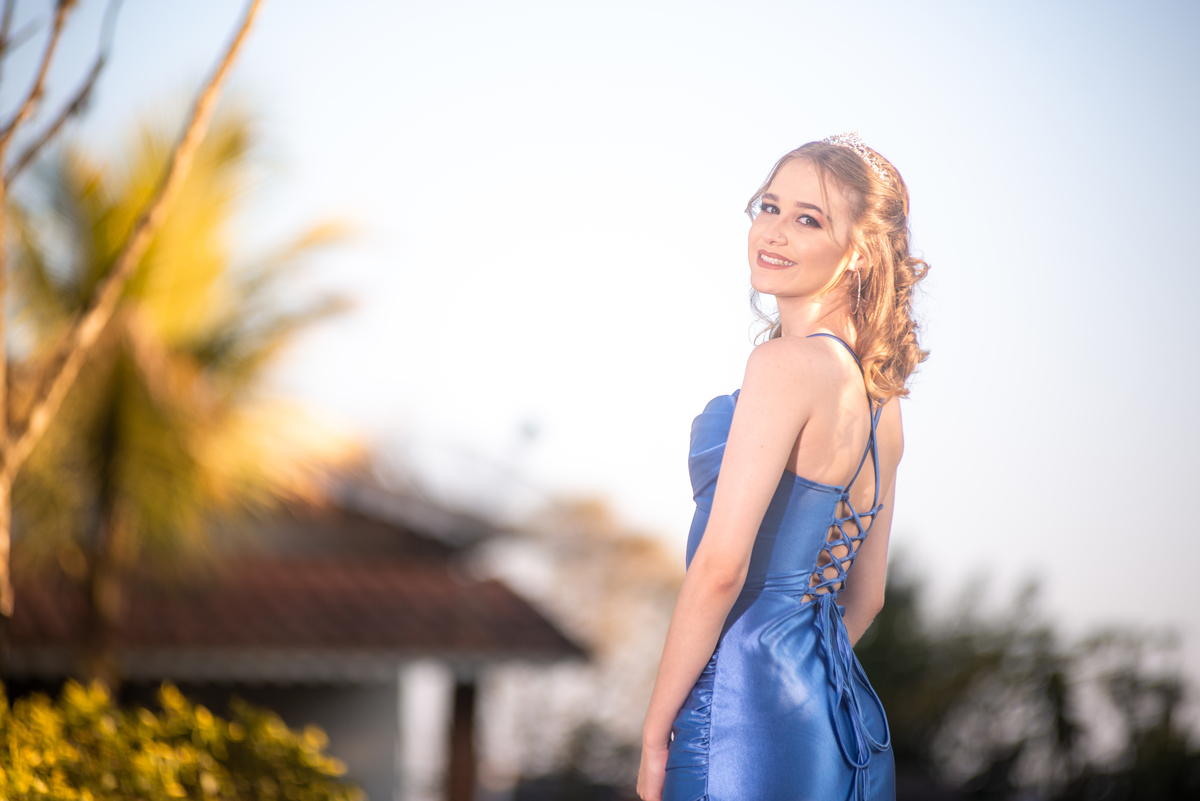 Fotografia para Aniversário de 15 Anos em Sorocaba: As fotos de Júlia refletem a emoção de seu aniversário de debutante, com um toque autêntico e delicado.