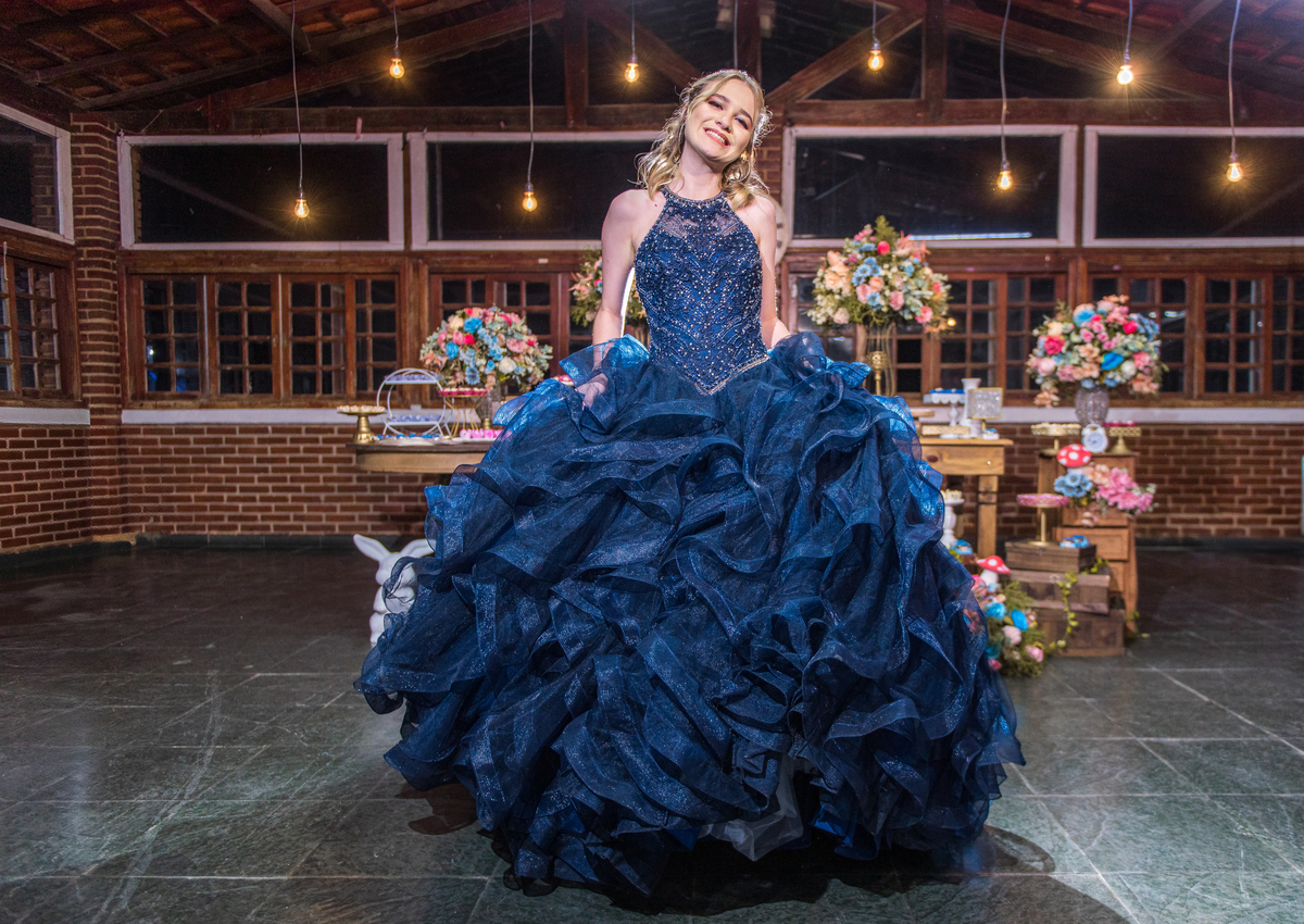 Ensaio de Debutante Criativo e Único: Júlia realizou um ensaio de 15 anos em Sorocaba cheio de charme e personalidade.