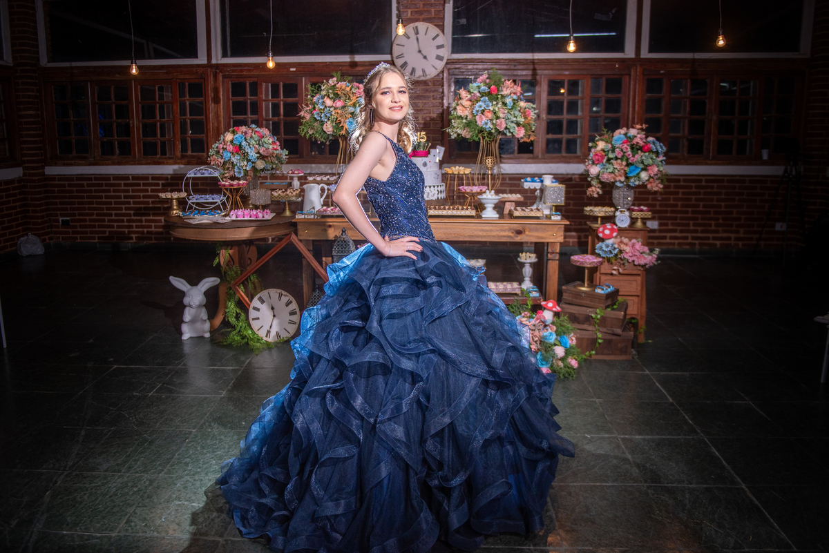 Fotos de Debutante com Cenário Natural: Júlia escolheu um ensaio ao ar livre para registrar seu aniversário de 15 anos.