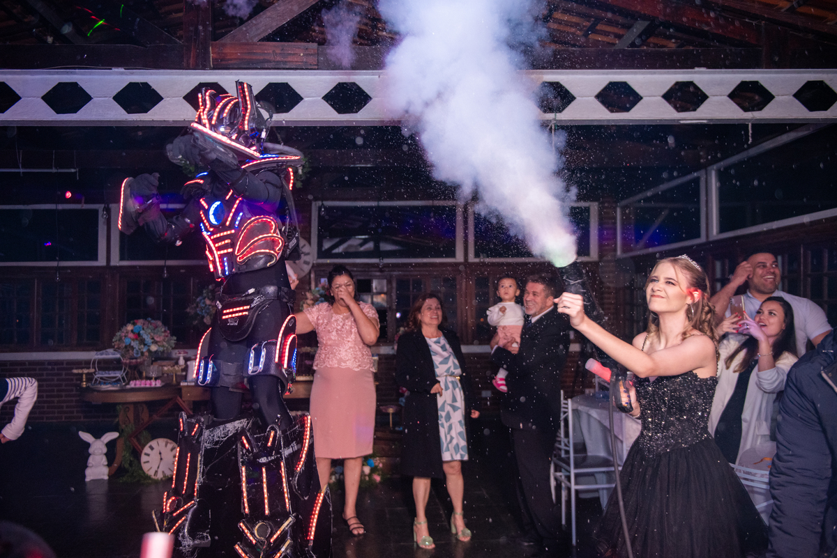 Fotógrafo Profissional para 15 Anos em Sorocaba: Cada clique do ensaio de Júlia capturou a magia e encanto do seu aniversário de debutante.