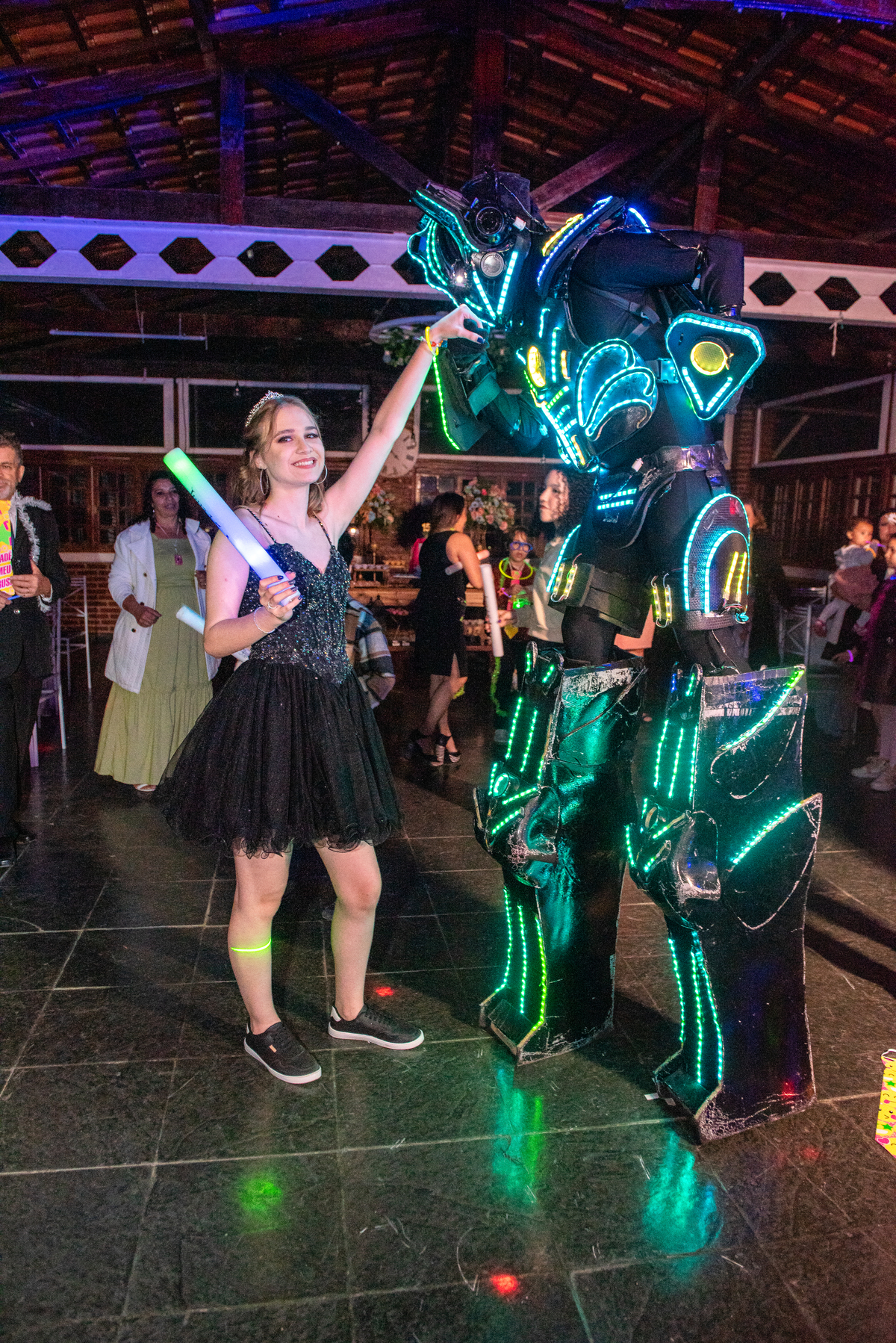 Ensaio Fotográfico com Fotos Autênticas: O ensaio de 15 anos de Júlia foi cheio de momentos espontâneos e elegantes.