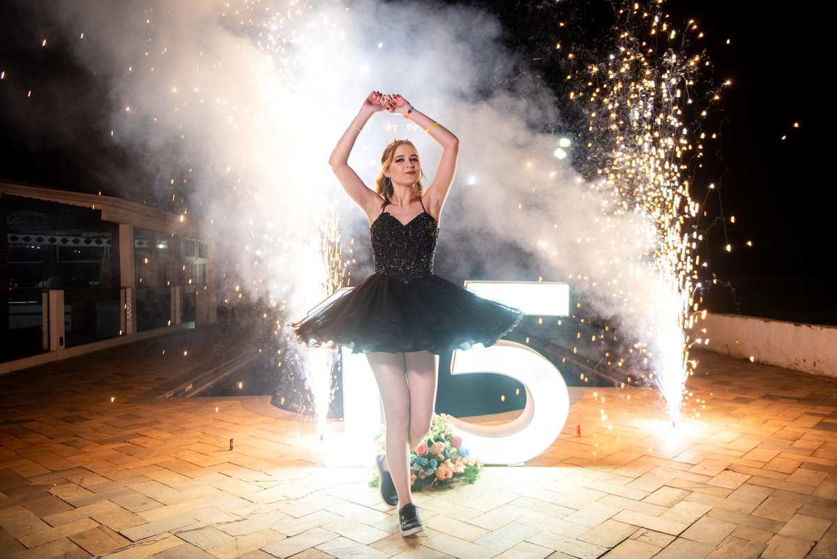 Fotógrafo para Ensaio ao Ar Livre de Debutante: O ensaio de Júlia em Sorocaba foi capturado em um cenário natural, repleto de emoções.