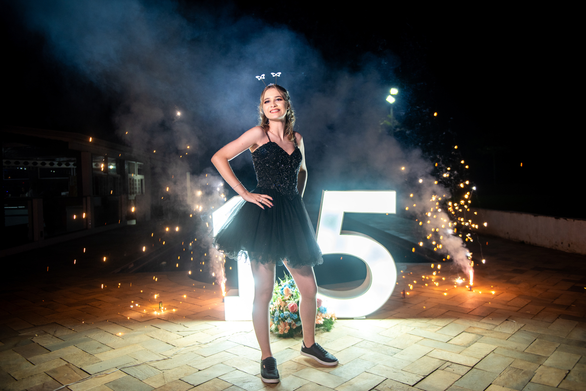 Fotos de Aniversário de 15 Anos em Sorocaba: Júlia teve seu ensaio dos sonhos em Sorocaba, com fotos cheias de encanto.