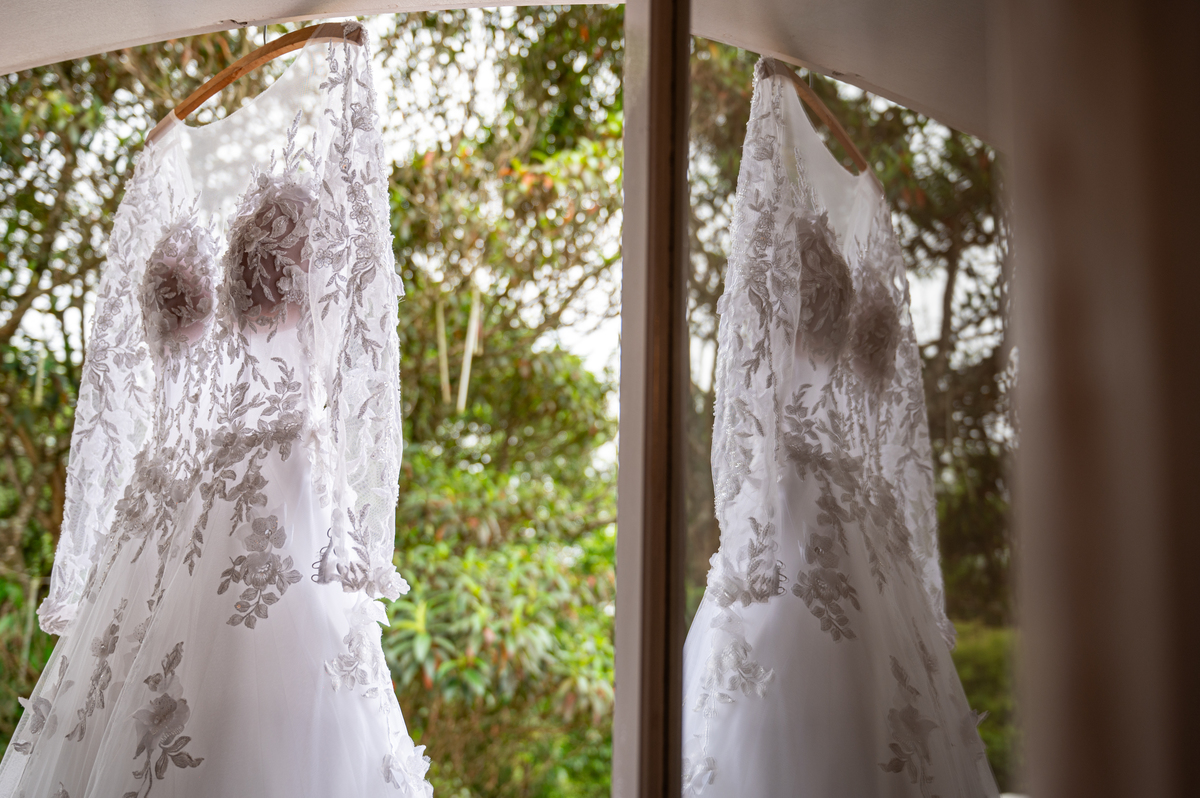 Capturando a magia do casamento de Rita e Robert no Espaço AVIV. Cada detalhe eternizado pelo fotógrafo Alberto Martinez em imagens emocionantes.