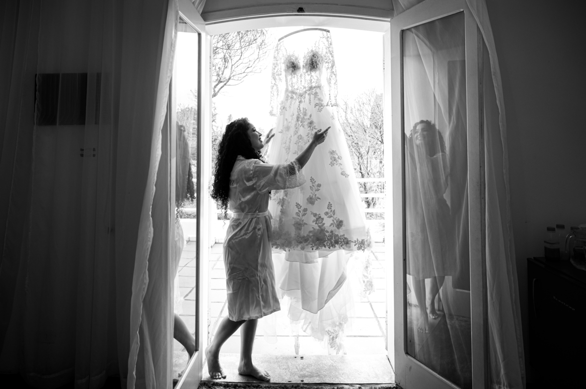 Alberto Martinez registra o amor de Rita e Robert no Espaço AVIV. Fotografias que transmitem emoção e beleza em cada detalhe do casamento.
