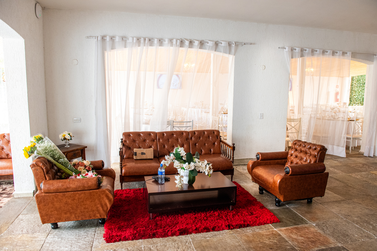 Detalhes do espaço decorado para a cerimônia em Cotia. Alberto Martinez capta a sofisticação do ambiente com perfeição.