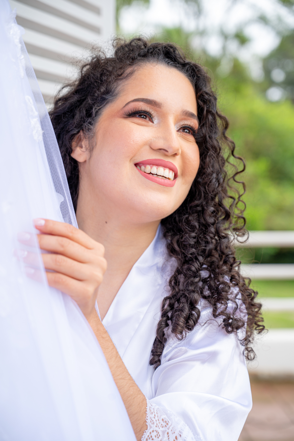 Detalhes do casamento no Espaço AVIV registrados por Alberto Martinez. Cada imagem captura a essência e a emoção desse dia especial.