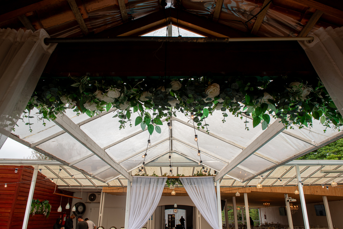 Casamento em Cotia registrado pelo fotógrafo Alberto Martinez. Imagens do Espaço AVIV Granja Viana.