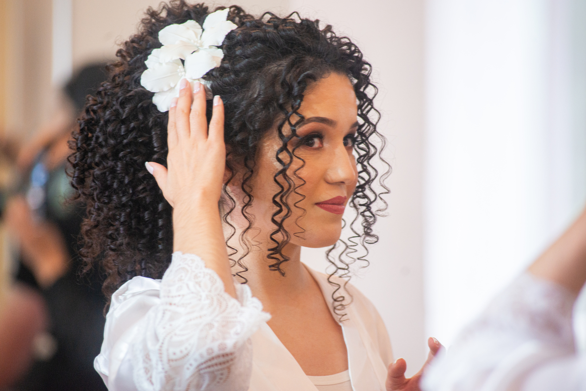 Alberto Martinez revela a beleza da Granja Viana em cada clique. Fotos que transmitem o encanto do casamento de Rita e Robert.