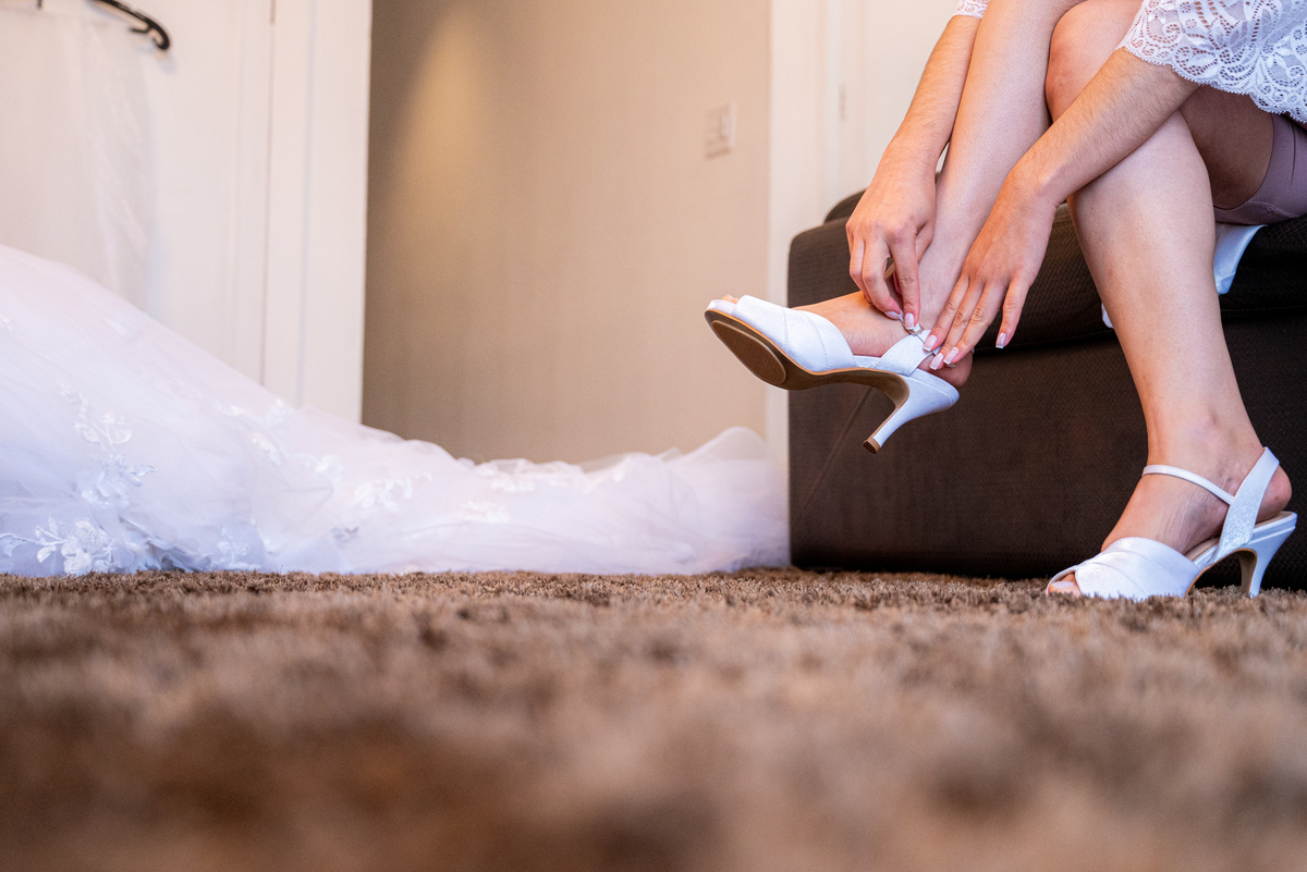 Fotos inspiradoras de um casamento perfeito em Cotia. Alberto Martinez eterniza o dia de Rita e Robert com sensibilidade e arte.