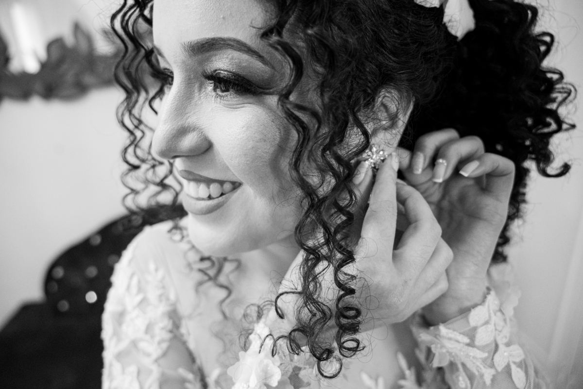 O olhar apaixonado de Rita para Robert captado por Alberto Martinez. Fotografias que refletem o amor e a conexão do casal.