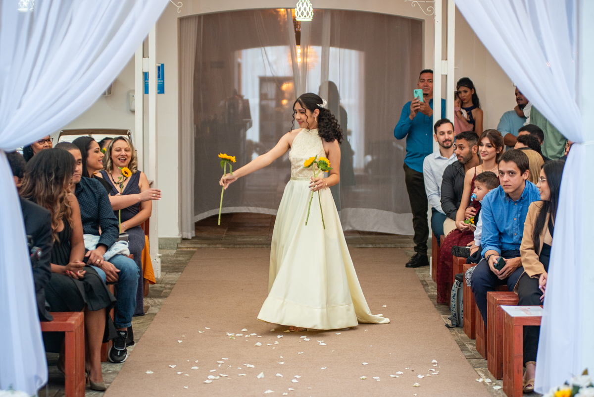 Fotos de casamento no Espaço AVIV Granja Viana. Alberto Martinez captura detalhes de Rita e Robert.