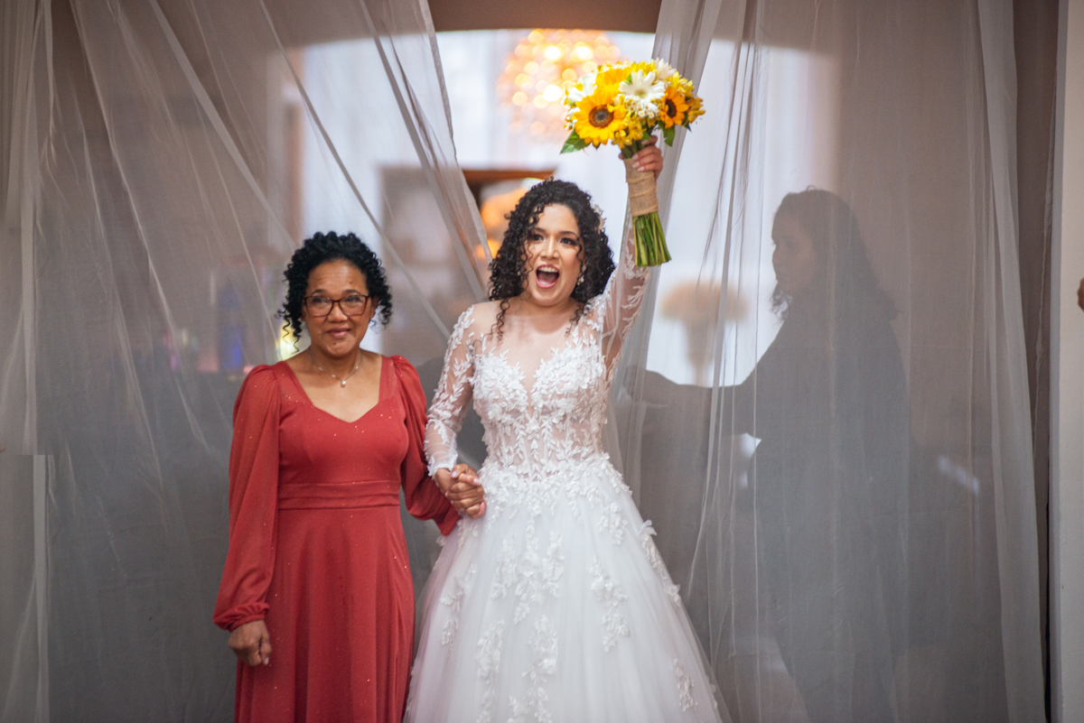 A elegância de Rita em seu vestido de noiva registrada em uma fotografia deslumbrante por Alberto Martinez.
