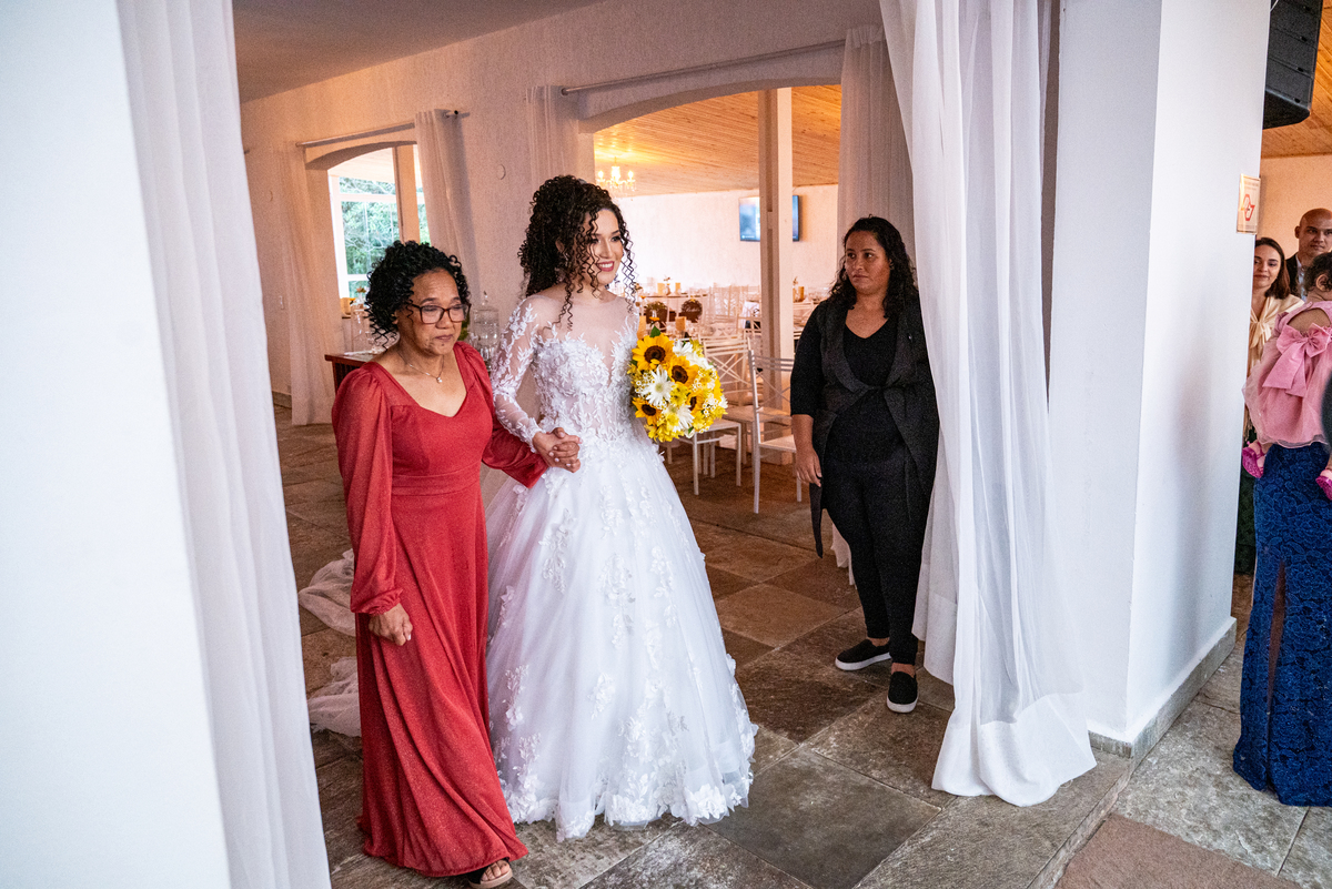 Fotógrafo em Cotia para casamento ao ar livre. Alberto Martinez capta a essência do Espaço AVIV.