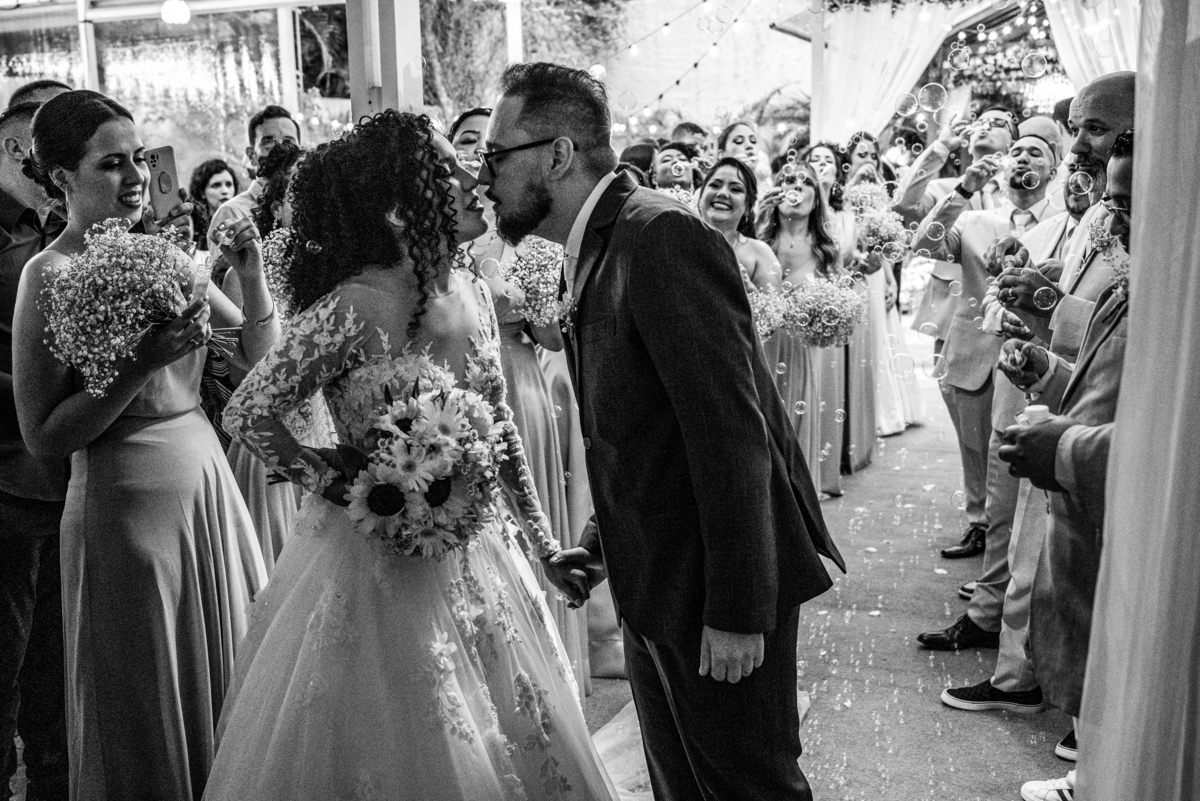 Fotos de casamento na Granja Viana Cotia. Alberto Martinez registra o amor dos noivos no Espaço AVIV.