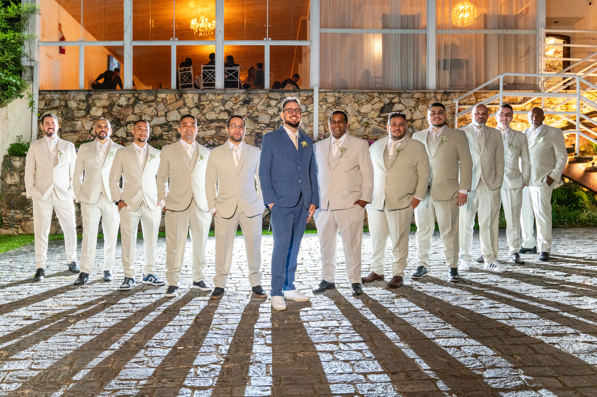 Casamento no Espaço AVIV Cotia fotografado por Alberto Martinez. Imagens emocionantes de Rita e Robert.
