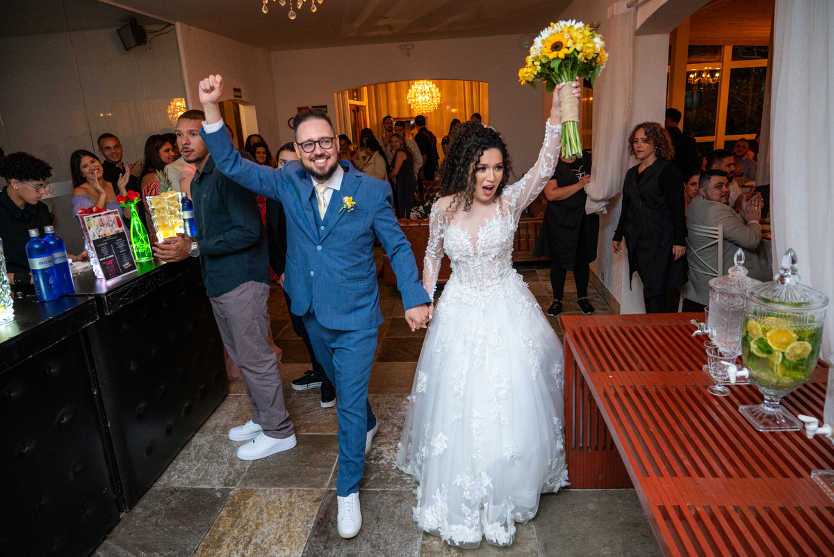Fotógrafo para casamento ao ar livre em Cotia. Alberto Martinez registra o casamento de Rita e Robert no Espaço AVIV.