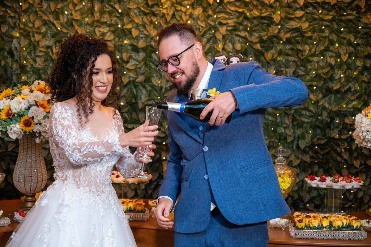 Fotos de casamento no Espaço AVIV em Cotia. Alberto Martinez captura a magia do grande dia.