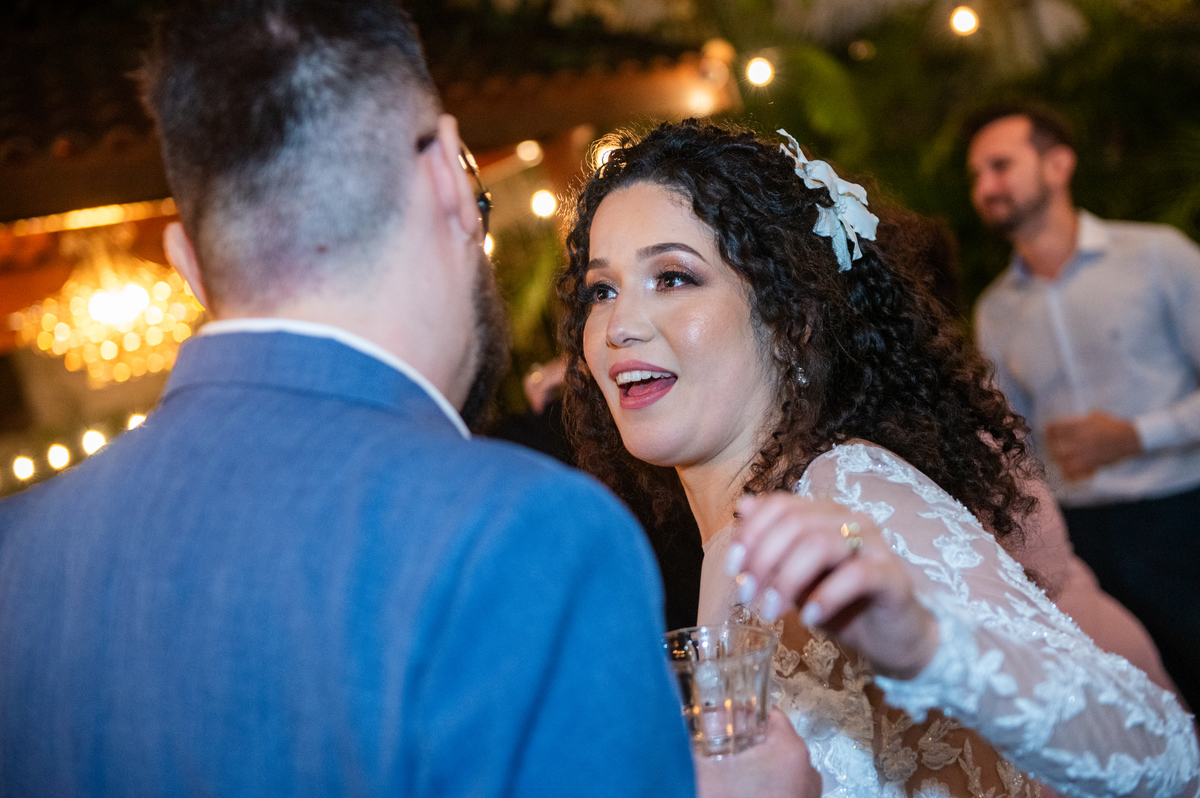 Fotos de casamento ao ar livre no Espaço AVIV Cotia. Alberto Martinez captura a beleza do casamento de Rita e Robert.