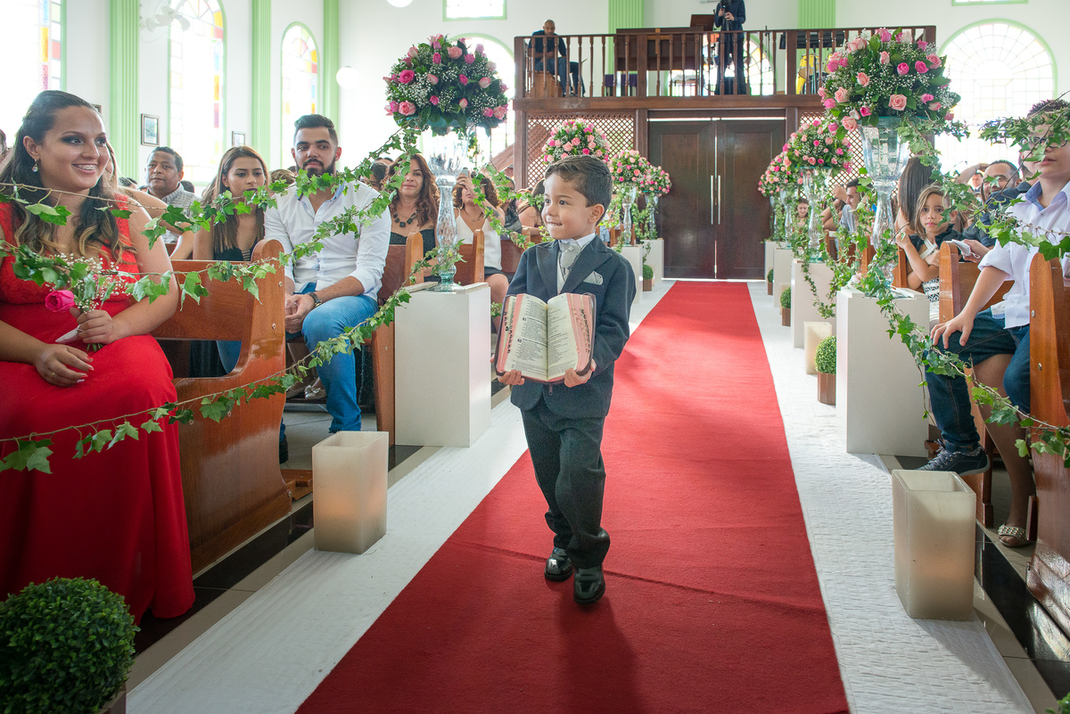 Fotografias de casamento realizadas na igreja em Cotia SP pelo fotógrafo Alberto Martinez