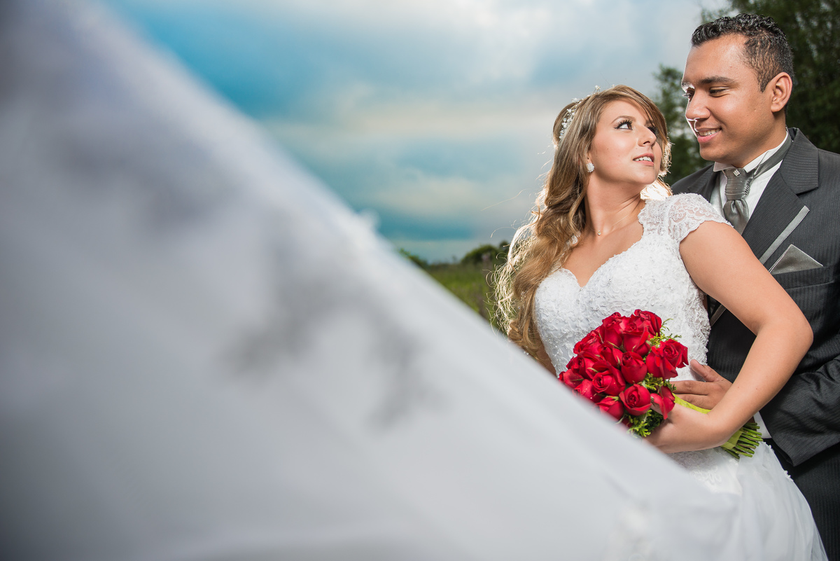 Fotografias de casamento realizadas na igreja em Cotia SP pelo fotógrafo Alberto Martinez