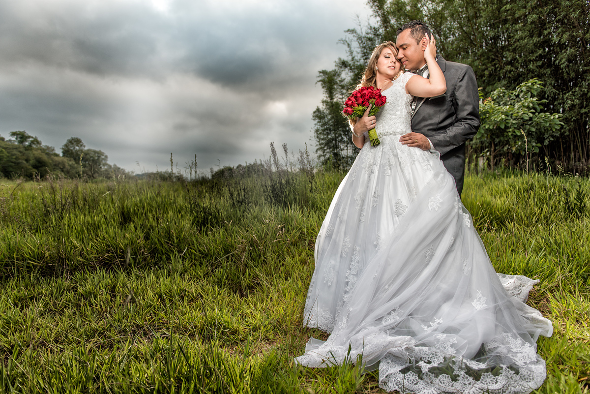 Fotografias de casamento realizadas na igreja em Cotia SP pelo fotógrafo Alberto Martinez