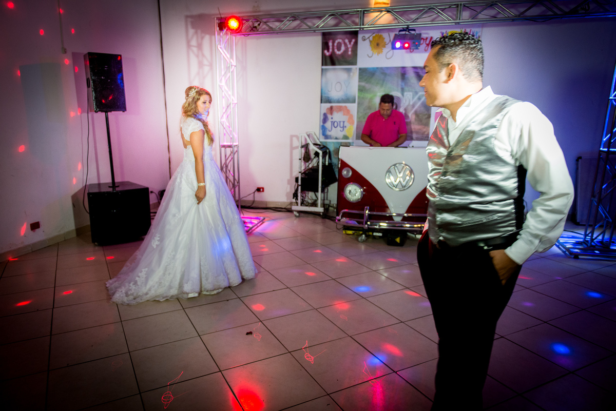 Fotografias de casamento realizadas na igreja em Cotia SP pelo fotógrafo Alberto Martinez