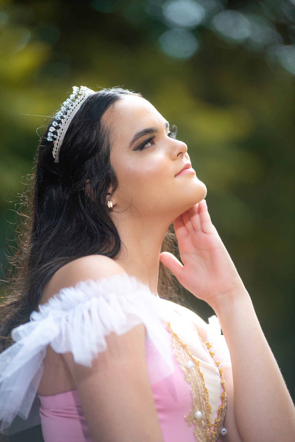 Graça e sofisticação definem este ensaio da debutante com o Museu do Ipiranga como palco. Clique perfeito!