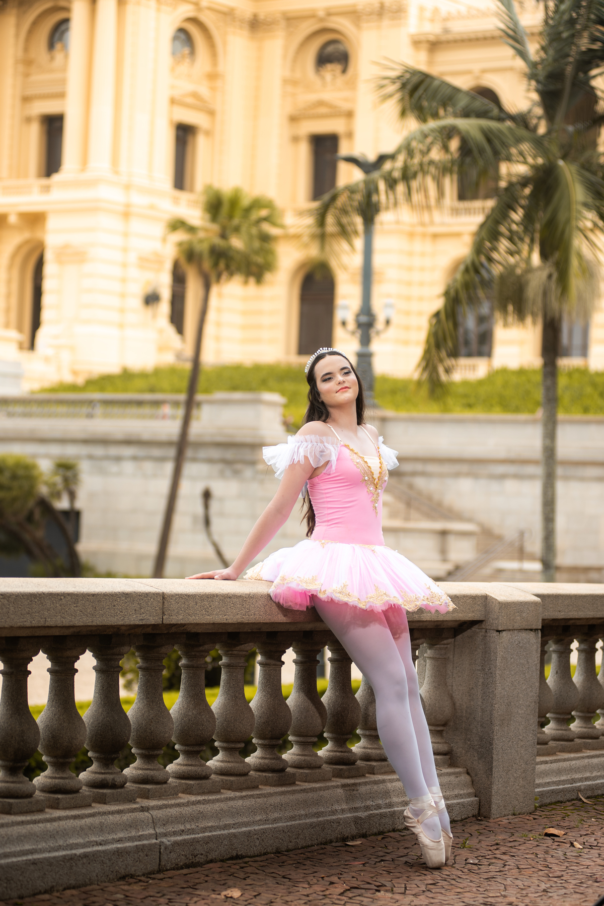 O glamour dos 15 anos encontra a elegância da dança em frente ao majestoso Museu. Um espetáculo em cada clique!