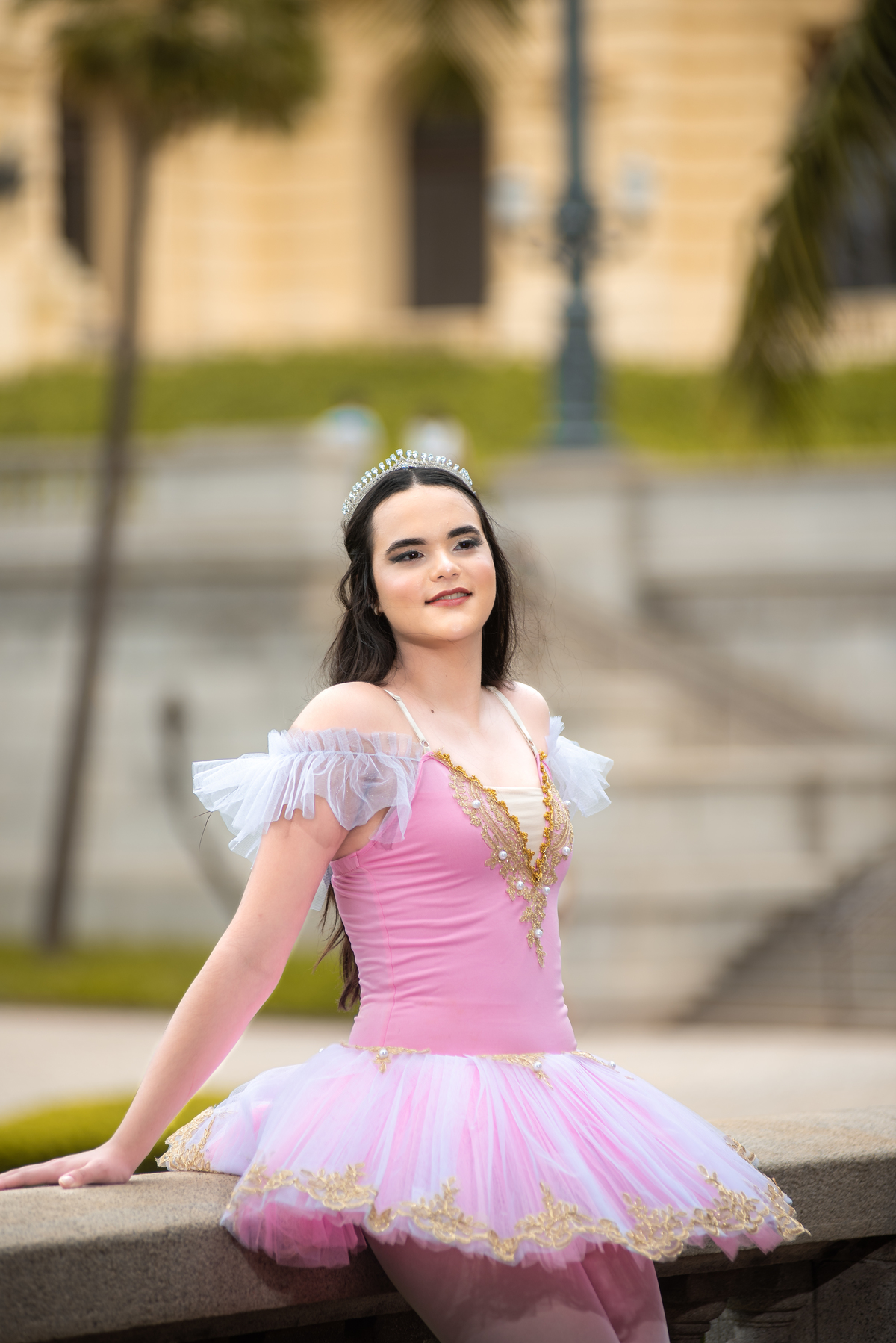 O tutu rodopia, o sorriso brilha, e o Museu do Ipiranga completa a cena. Ensaio que é pura poesia visual!