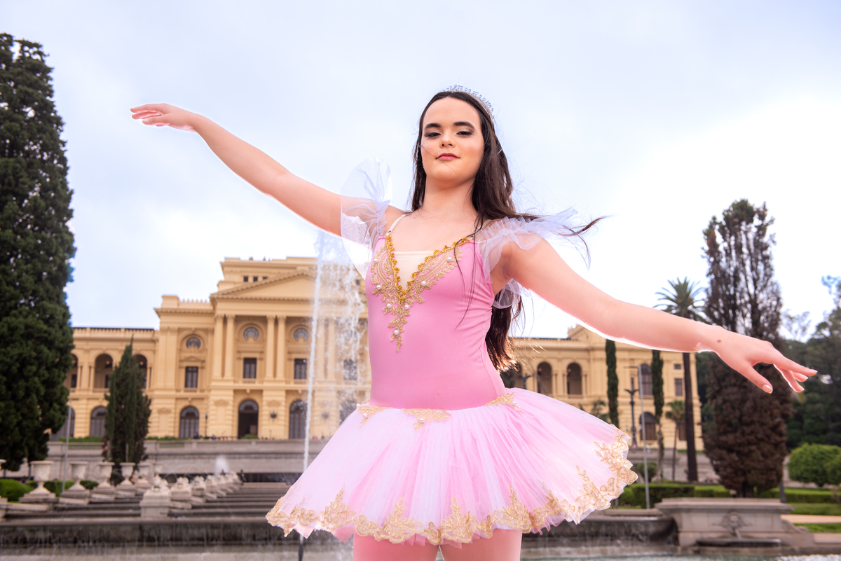 A dança da debutante se funde à história do Museu, criando registros inesquecíveis de um dia especial.