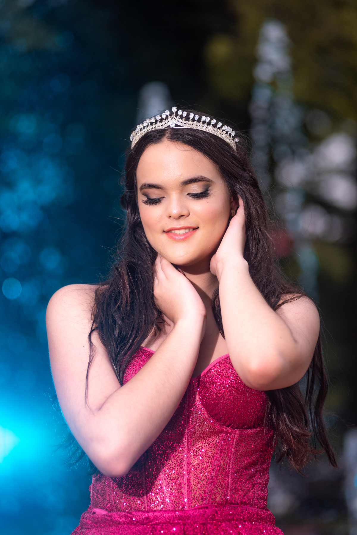 Cada foto no Museu do Ipiranga transforma o vestido da debutante em uma obra de arte em movimento.